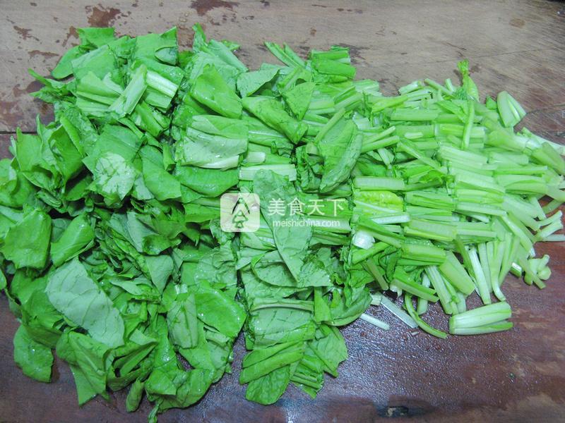 小松菜炒豆皮的做法步驟：2