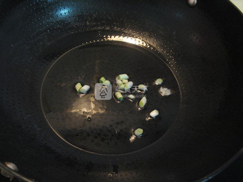 小松菜炒豆皮的做法步驟：5
