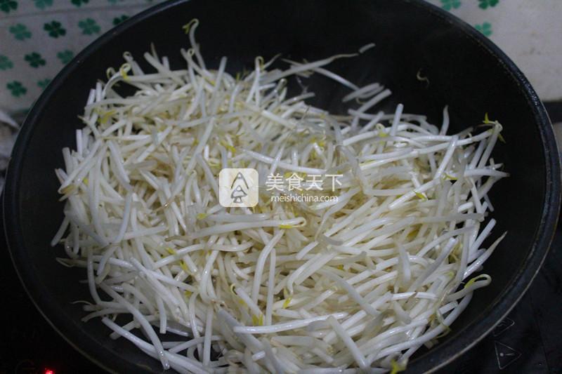 韭菜炒綠豆芽的做法步驟：3