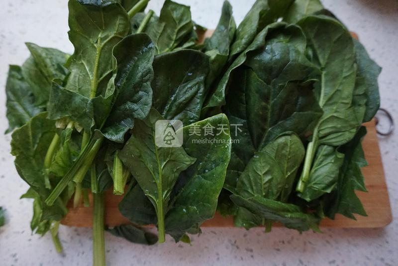 脆果仁拌菠菜的做法步驟：2