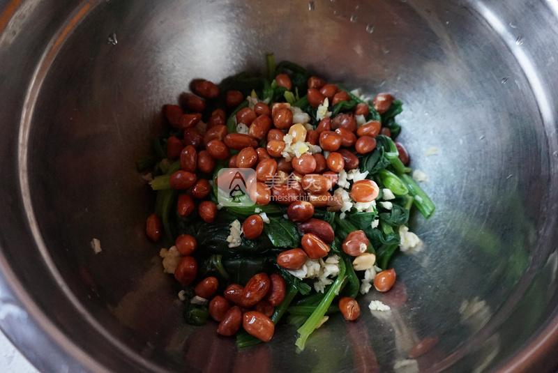 脆果仁拌菠菜的做法步驟：6