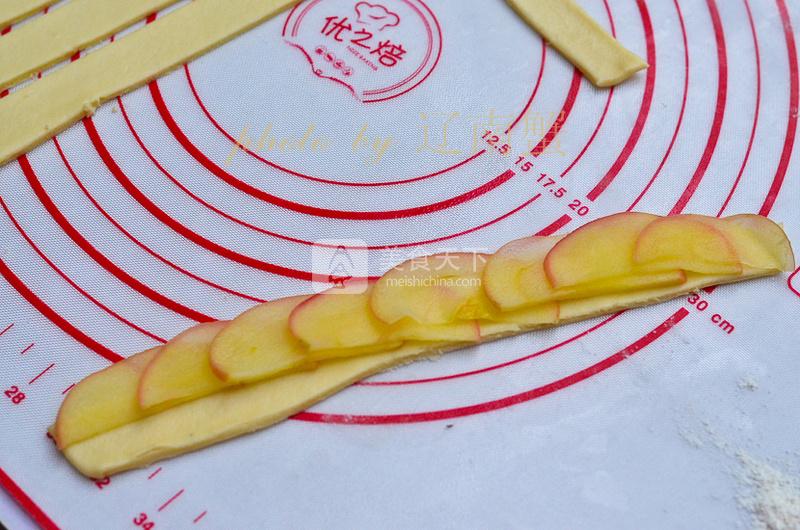 玫瑰蘋果卷的做法步驟：8
