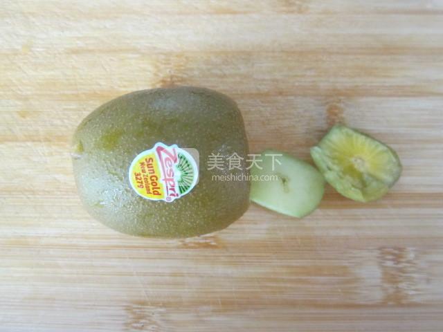 黃金海岸——奇異果木瓜奶昔的做法步驟：1