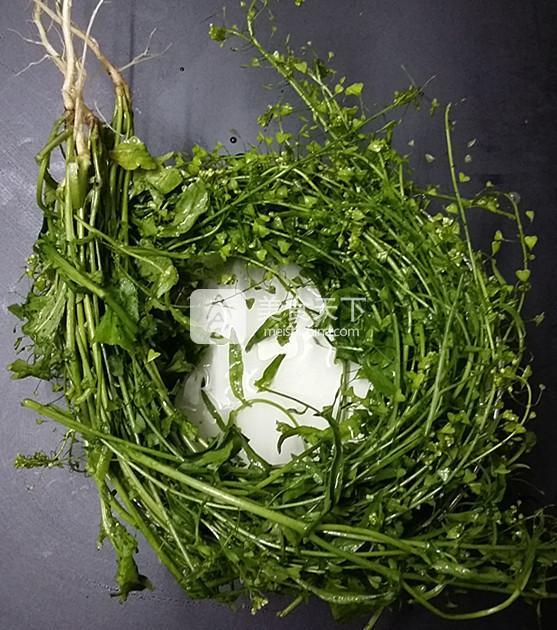 荠菜花煮雞蛋的做法步驟：2