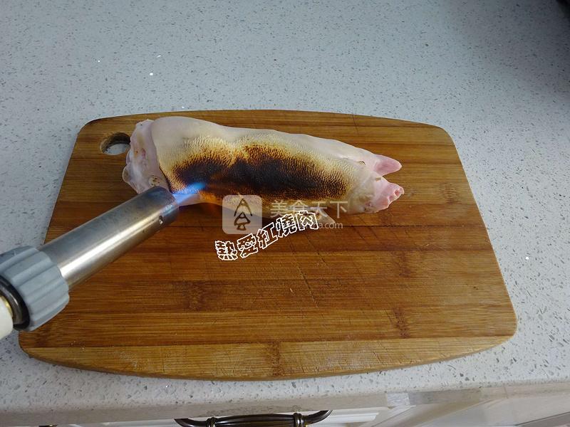 花生炖豬蹄的做法步驟：3