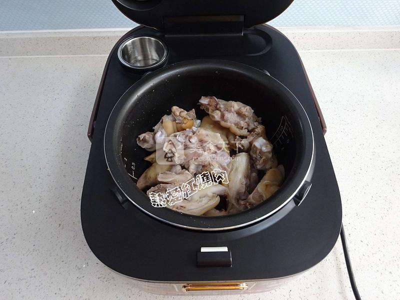 花生炖豬蹄的做法步驟：8