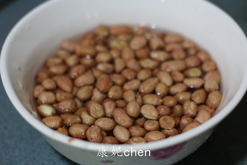 南乳花生燒豬蹄的做法步驟：2