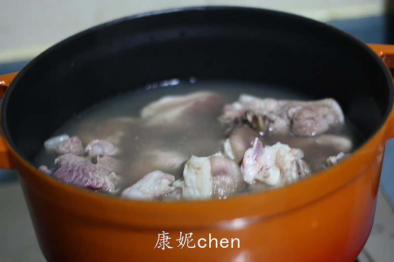 南乳花生燒豬蹄的做法步驟：3