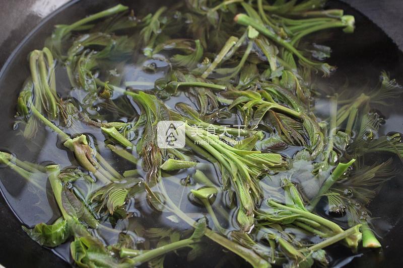 春天的禮物——香椿拌豆腐的做法步驟：6