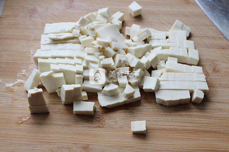 春天的禮物——香椿拌豆腐的做法步驟：8