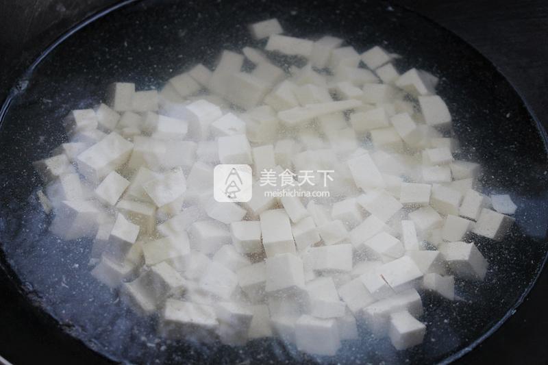 春天的禮物——香椿拌豆腐的做法步驟：9