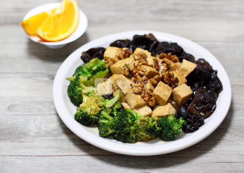 核仁木耳豆腐煲的做法步驟：5