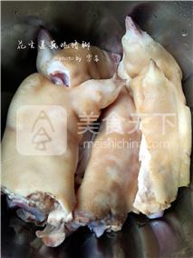 花生蓮藕炖豬腳的做法步驟：1