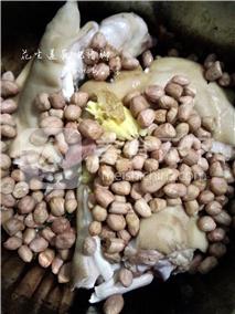 花生蓮藕炖豬腳的做法步驟：5