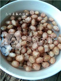 花生蓮藕炖豬腳的做法步驟：3