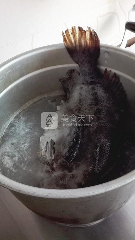 溫拌海參斑魚皮的做法步驟：1