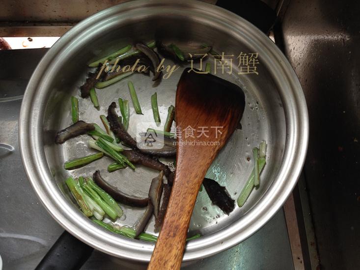 蔥燒海參的做法步驟：6