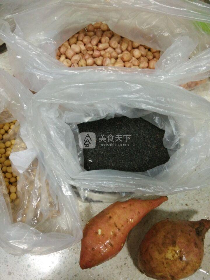 地瓜芝麻花生豆漿的做法步驟：1