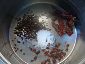 五香花生米的做法步驟：1