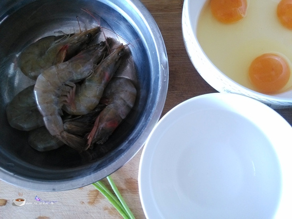 【兒童營養早餐】細嫩爽滑的蝦仁雞蛋羹的做法步驟：1