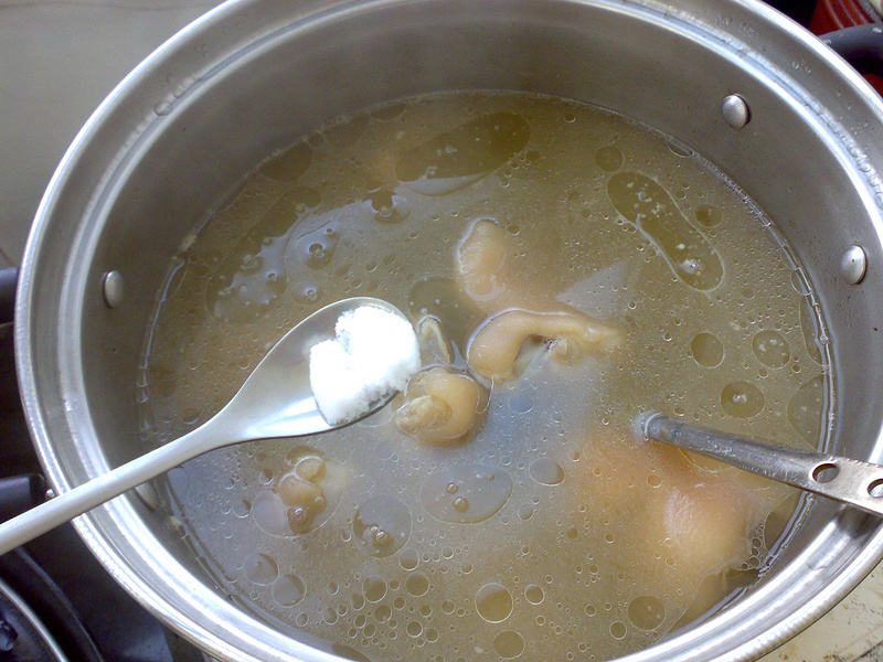 冬菇黃豆豬蹄湯的做法步驟：5