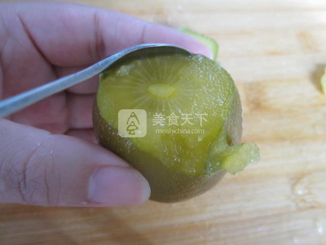 黃金海岸——奇異果木瓜奶昔的做法步驟：2