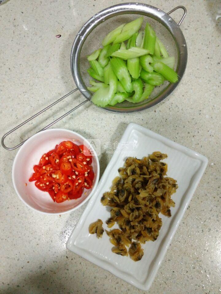 蛤肉炒西芹的做法步驟：1