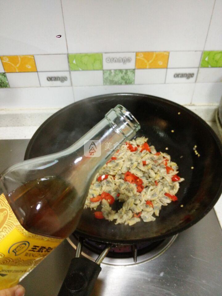 蛤肉炒西芹的做法步驟：5