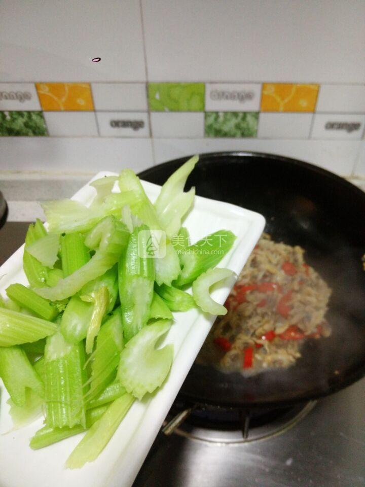 蛤肉炒西芹的做法步驟：6