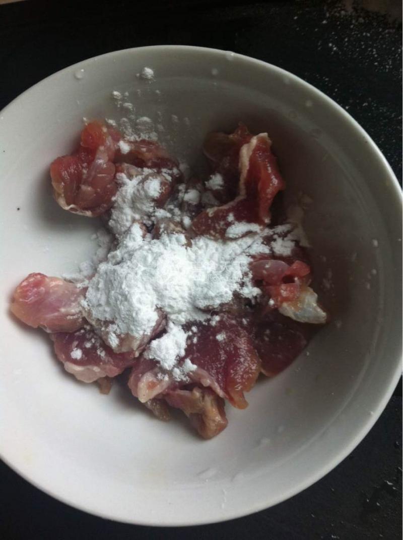  西芹炒肉片的做法步驟：1