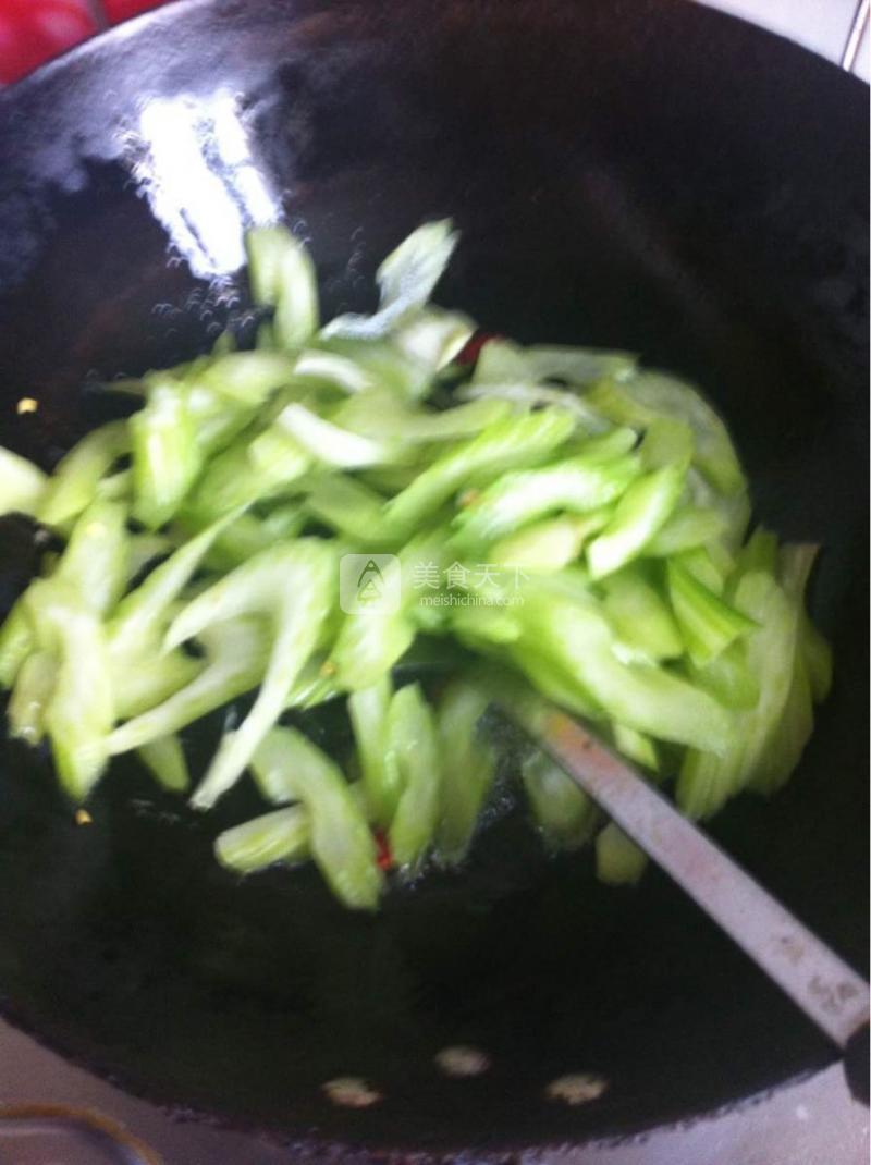  西芹炒肉片的做法步驟：6