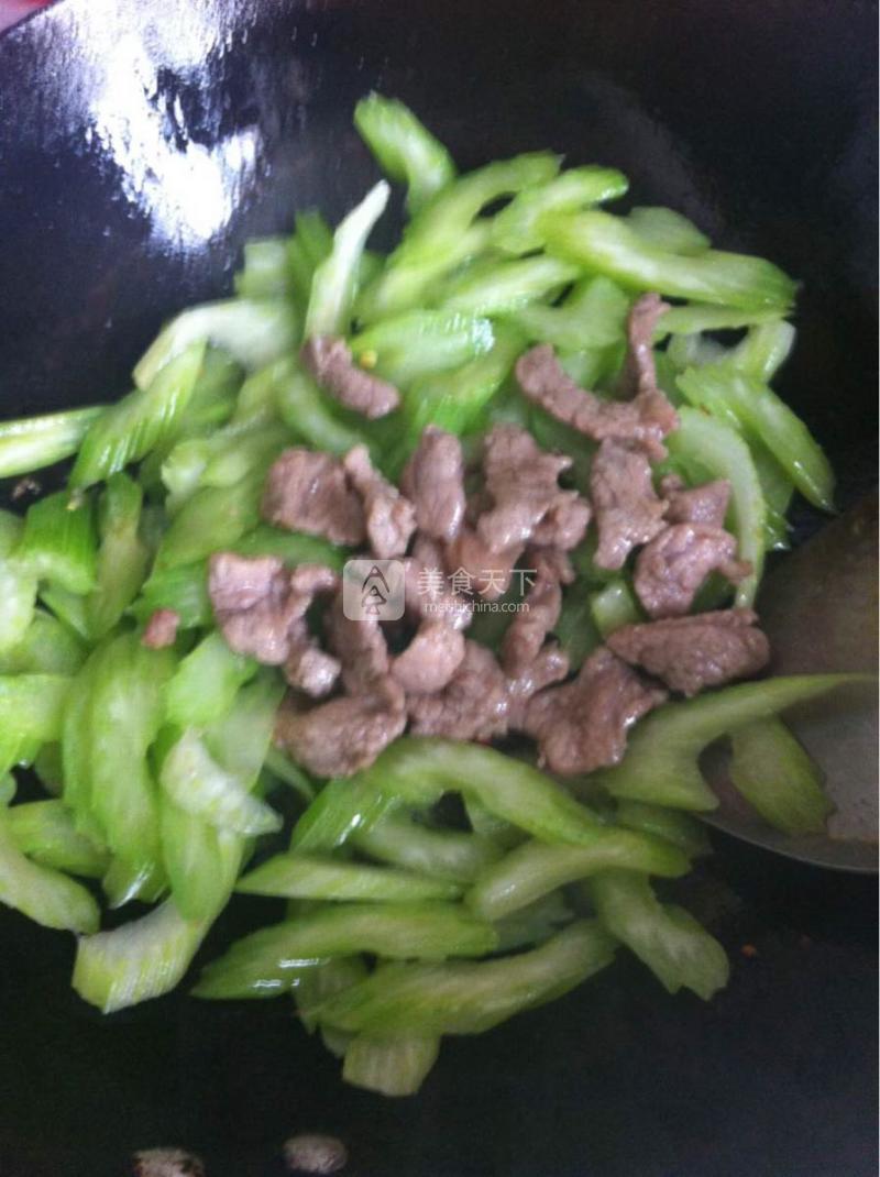  西芹炒肉片的做法步驟：8
