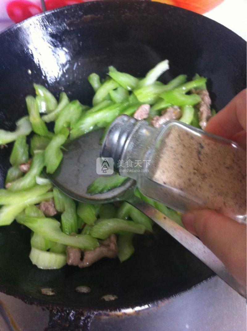  西芹炒肉片的做法步驟：9