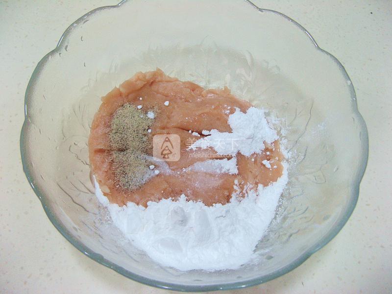 雞肉丸菠菜湯的做法步驟：4