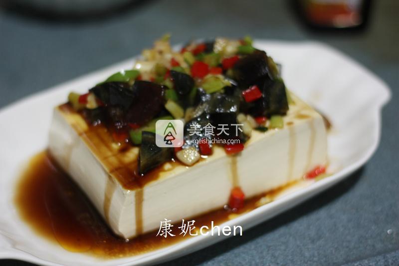 制作簡單營養味美的【皮蛋豆腐】的做法步驟：6