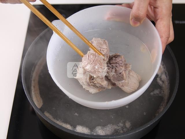 羅漢果冬瓜煲排骨湯的做法步驟：3
