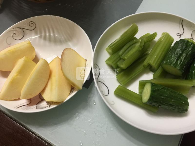西芹黃瓜蘋果汁的做法步驟：6