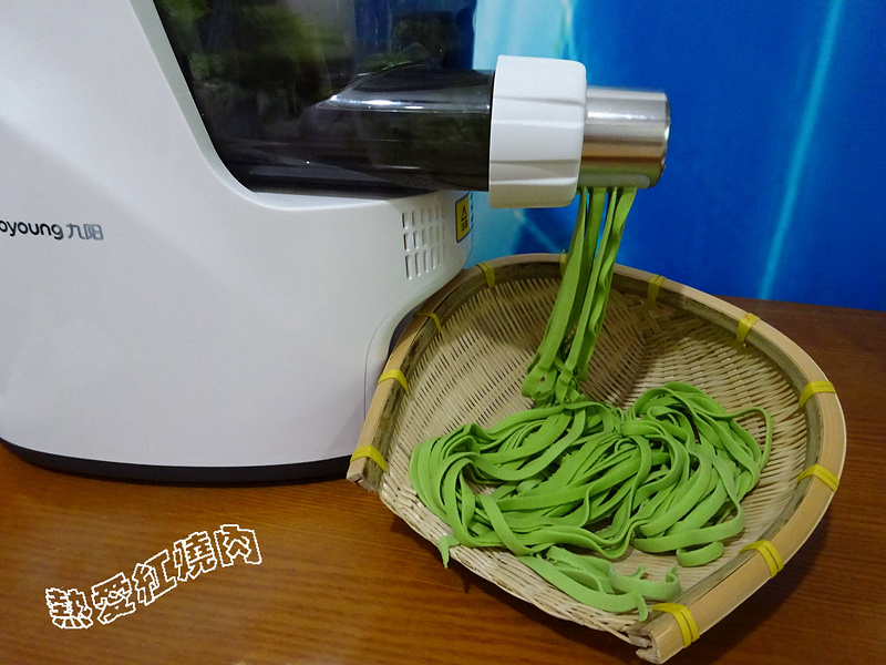 雞蛋炸醬菠菜面的做法步驟：15