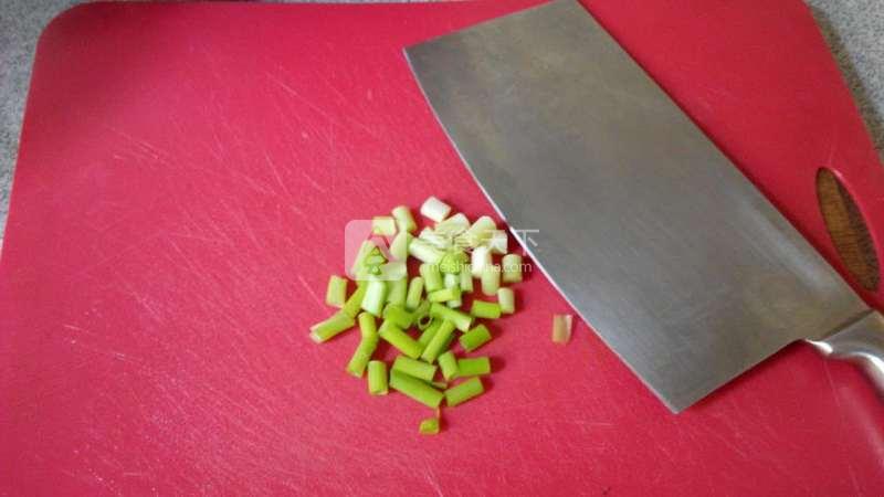 西紅柿炒茄子的做法步驟：2