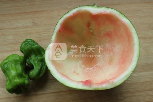 辣椒炒西瓜皮的做法步驟：1