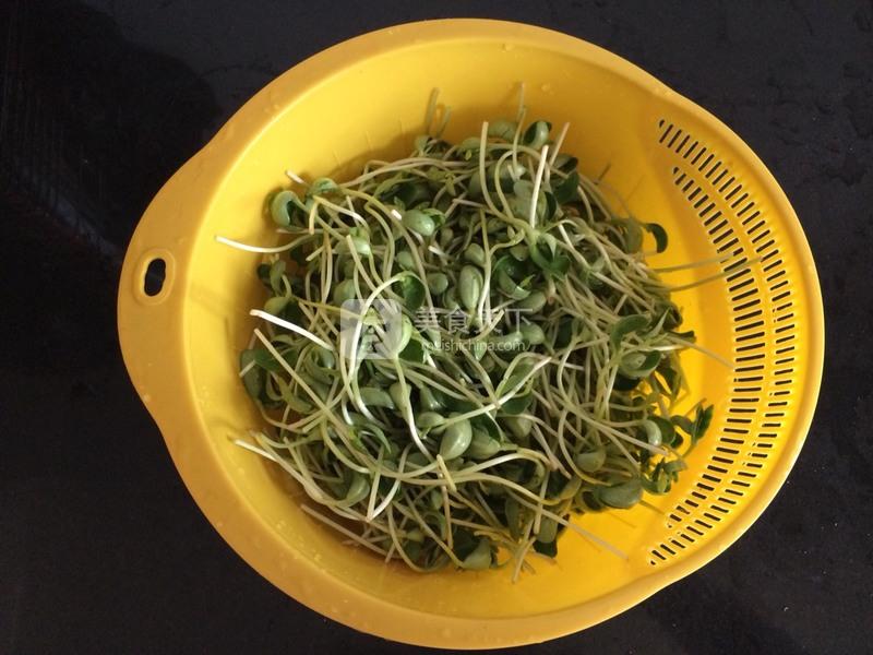 蒜香黑豆苗的做法步驟：2