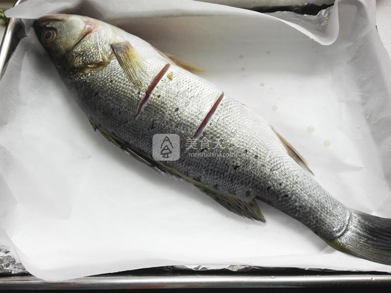 檸檬烤魚的做法步驟：2