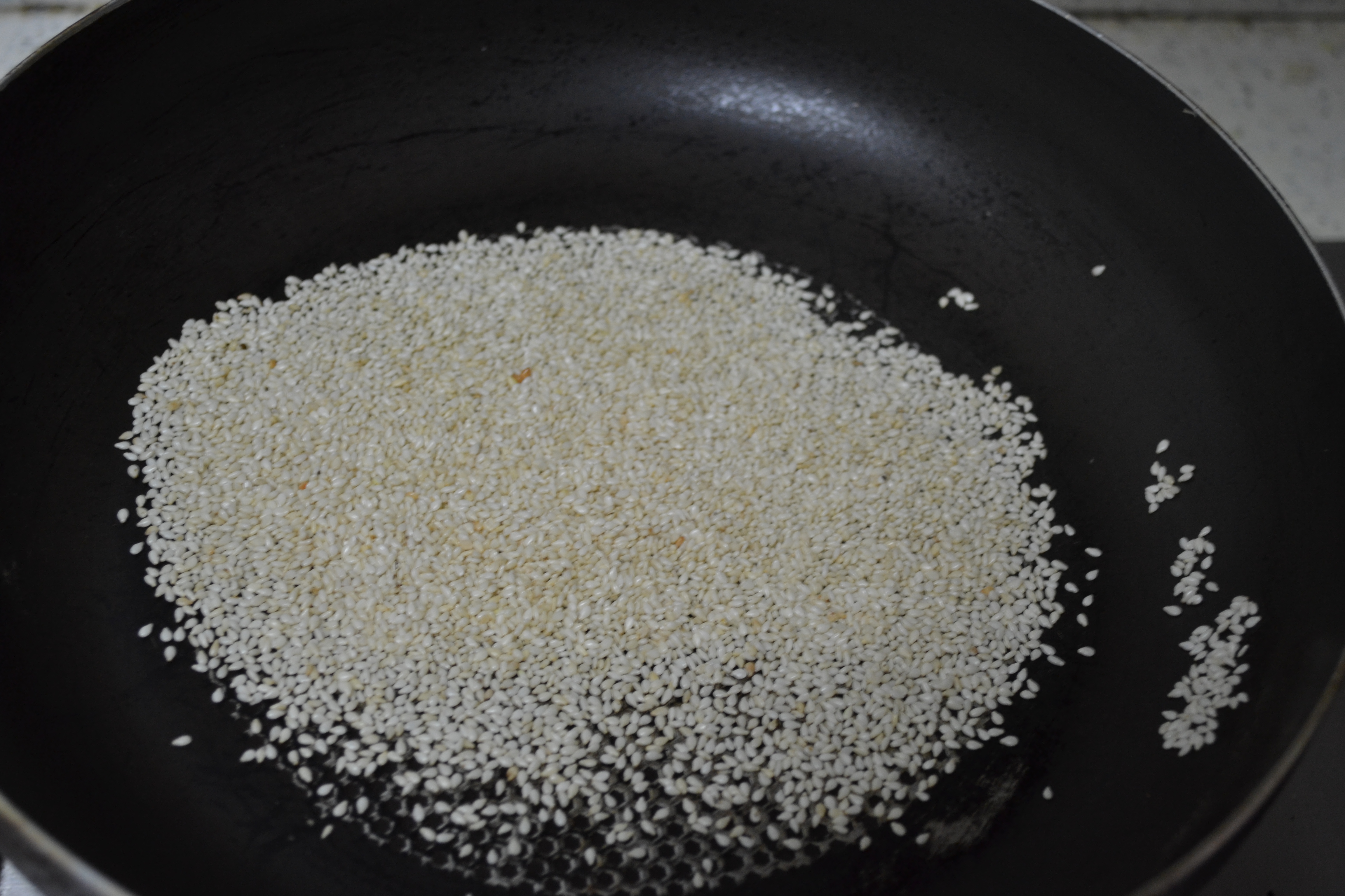 芝麻鹽拌豆苗的做法步驟：4