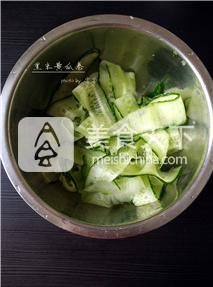 黑米黃瓜卷的做法步驟：6