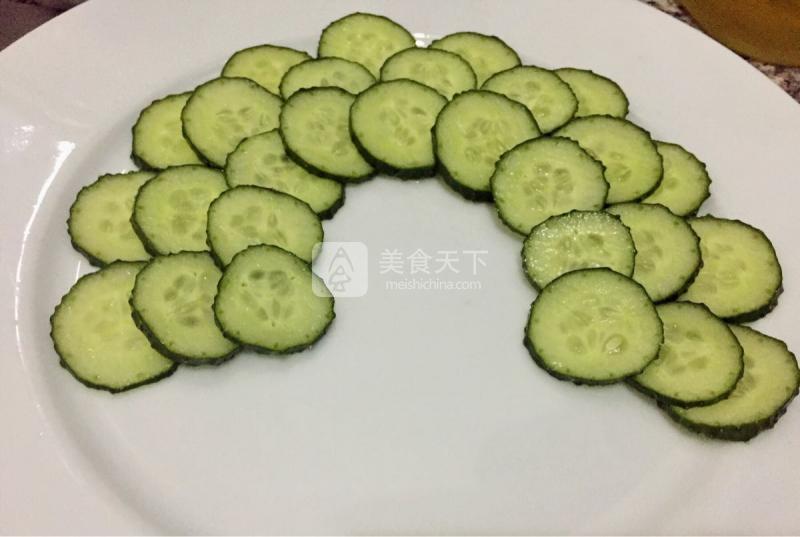 孔雀開屏～涼拌黃瓜片的做法步驟：2
