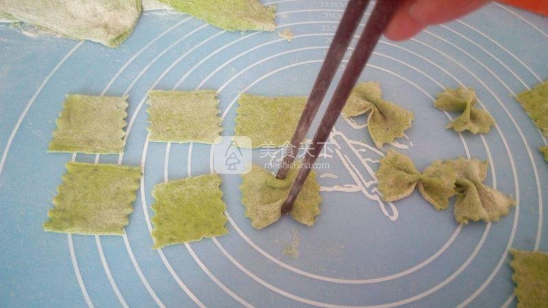 菠菜雞蛋面的做法步驟：8