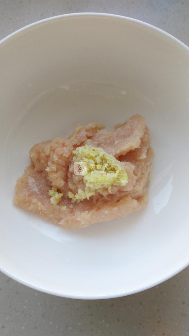 健康美味低脂減肥佳品~~~芹菜雞胸肉丸子的做法步驟：1