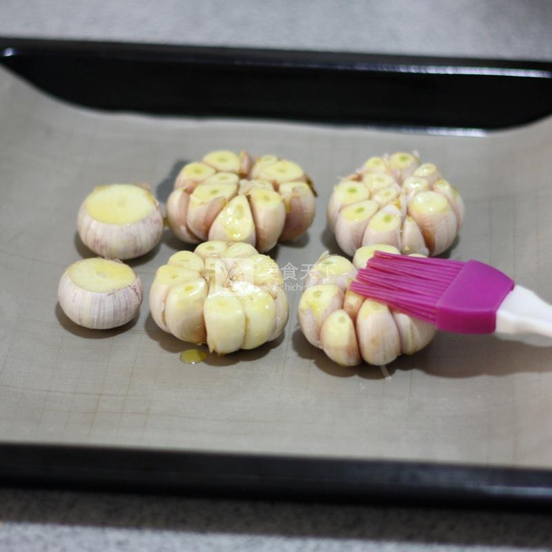 絕非黑暗料理--黑胡椒烤大蒜的做法步驟：4