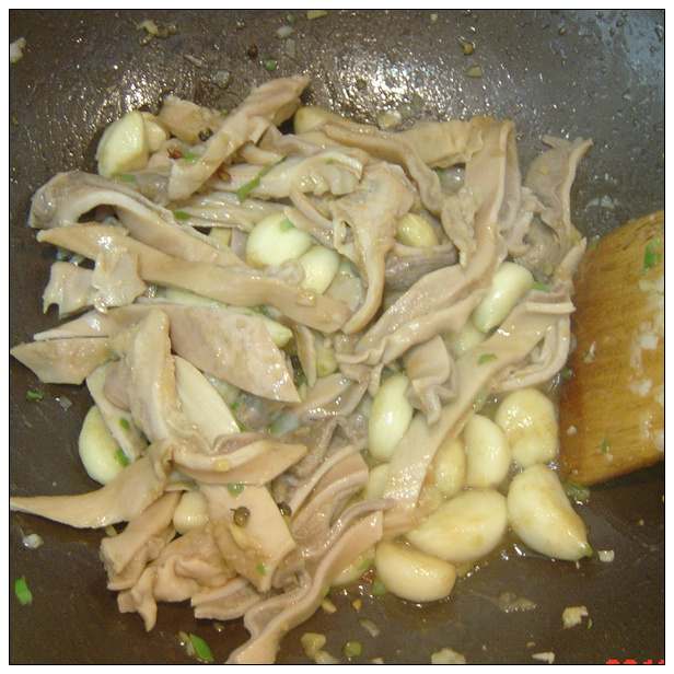 原來川菜也可以很清淡-----大蒜燒肚條的做法步驟：9