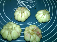 迷迭香烤大蒜的做法步驟：3